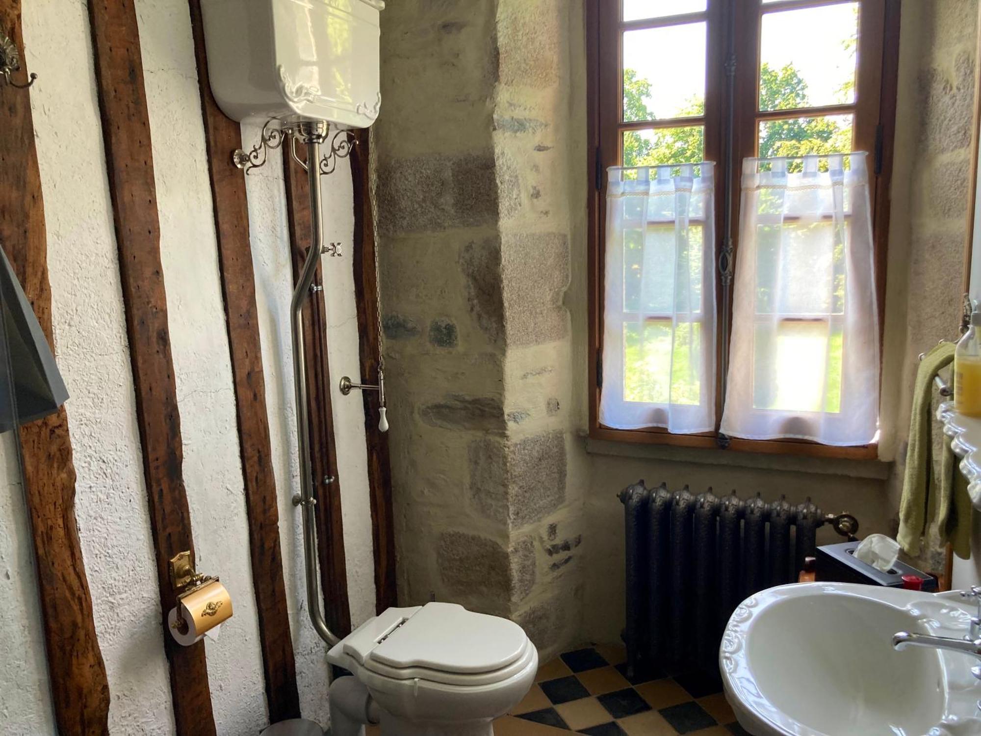 Chateau Isigny, Le Plus Petit Et Le Plus Secret Des Chateaux De Charme Isigny-le-Buat Exterior foto